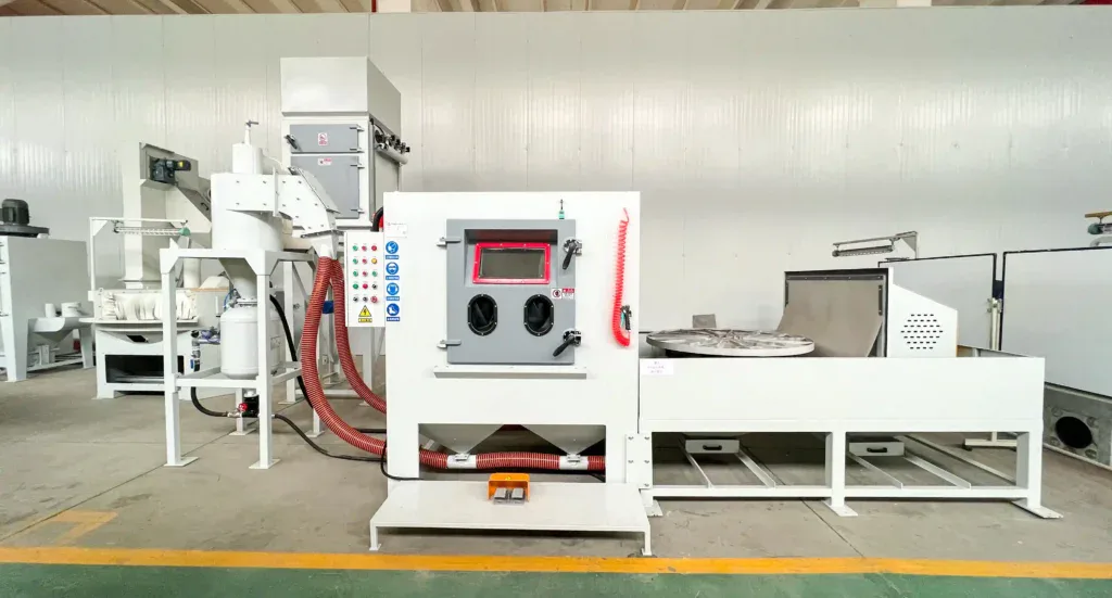 Manual turntable sandblasting cabinet with trolley for heavy mold surface treatment