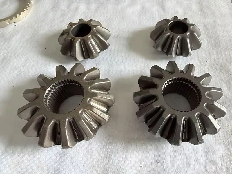 Cast steel differential planet bevel gears after surface treatment by suction blasting cabinet sandblasting