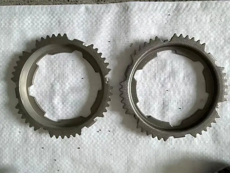 Steel gear synchronizer ring before and after descaling sandblasting in suction blasting cabinet