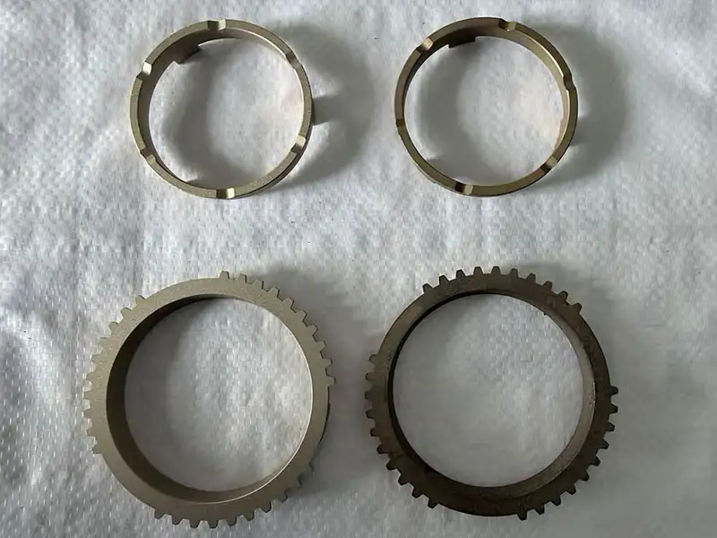 Steel transmission synchronizer ring set before and after descaling sandblasting with suction blasting cabinet