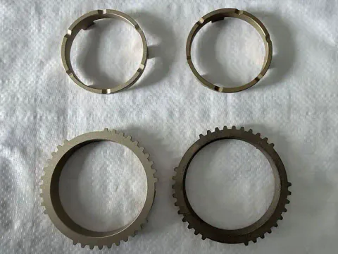 Steel transmission synchronizer ring set before and after descaling sandblasting with suction blasting cabinet
