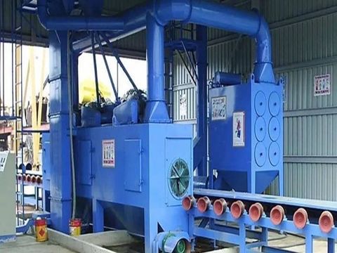 Industrial blue steel pipe shot blasting machine with roller conveyor for continuous pipe processing